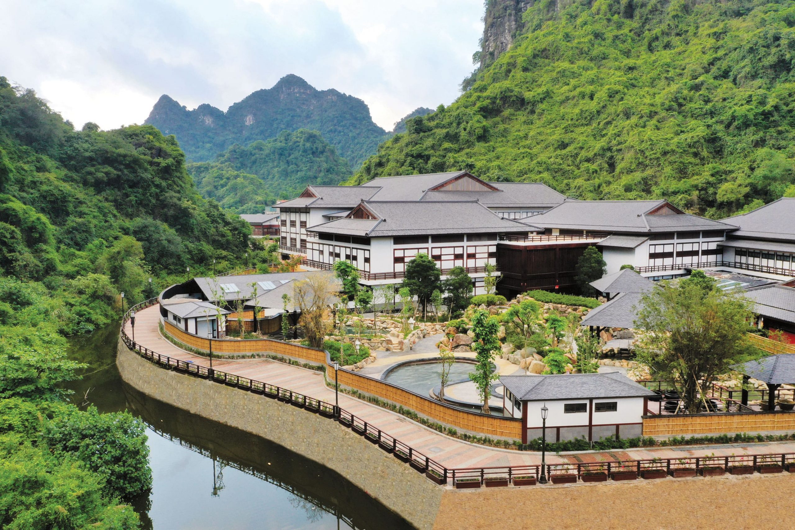 Liên hệ - Yoko Onsen Quang Hanh